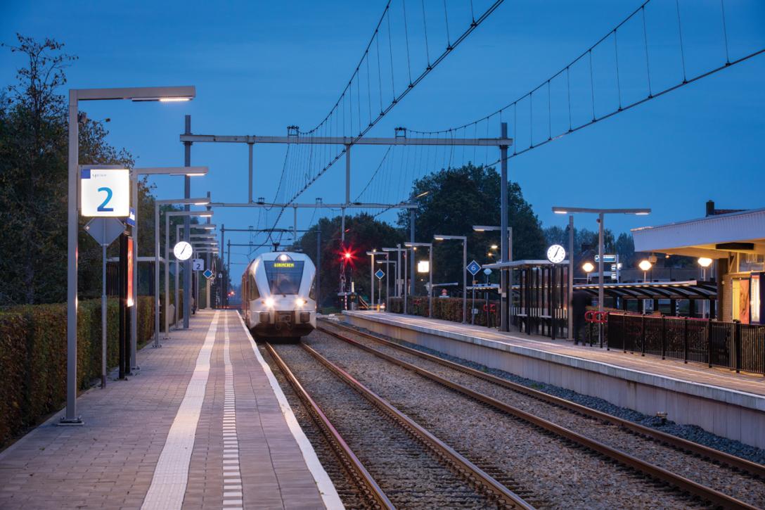 Station Hardinxveld-Giessendam, combimast, lichtontwerp: TES / Modernista, foto: Henk Snaterse