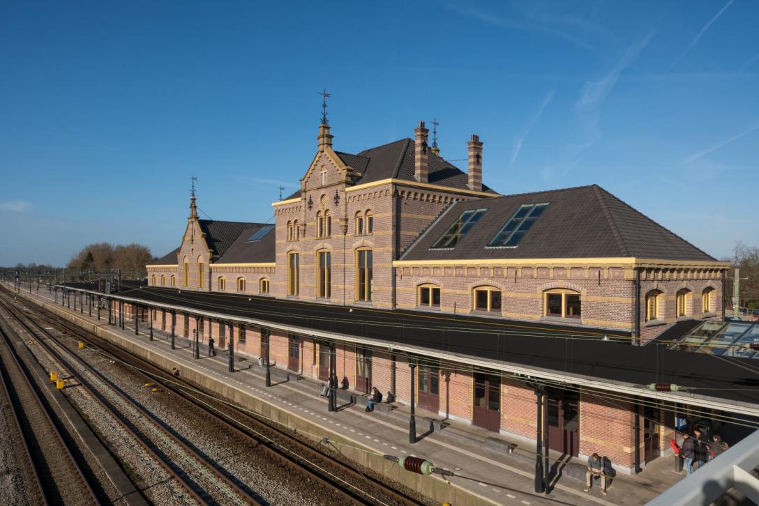 Aanzicht gerestaureerd station Geldermalsen (foto: Jannes Linders)