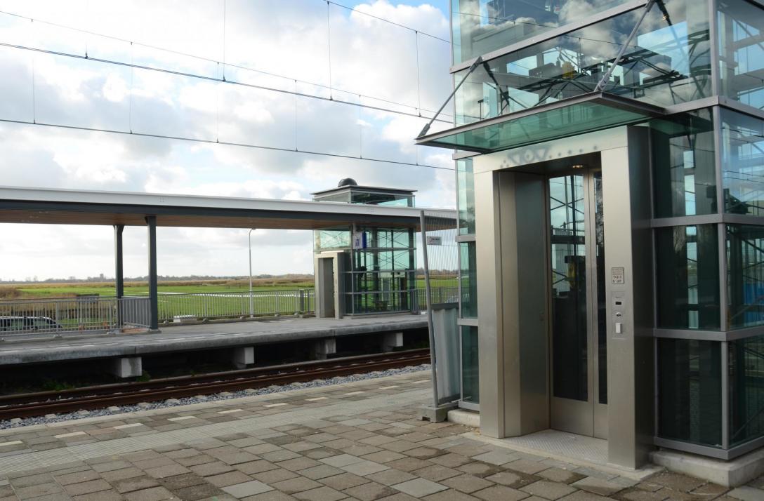 Station Wormerveer, nieuwe liften, fotograaf: Bureau Spoor­bouwmeester