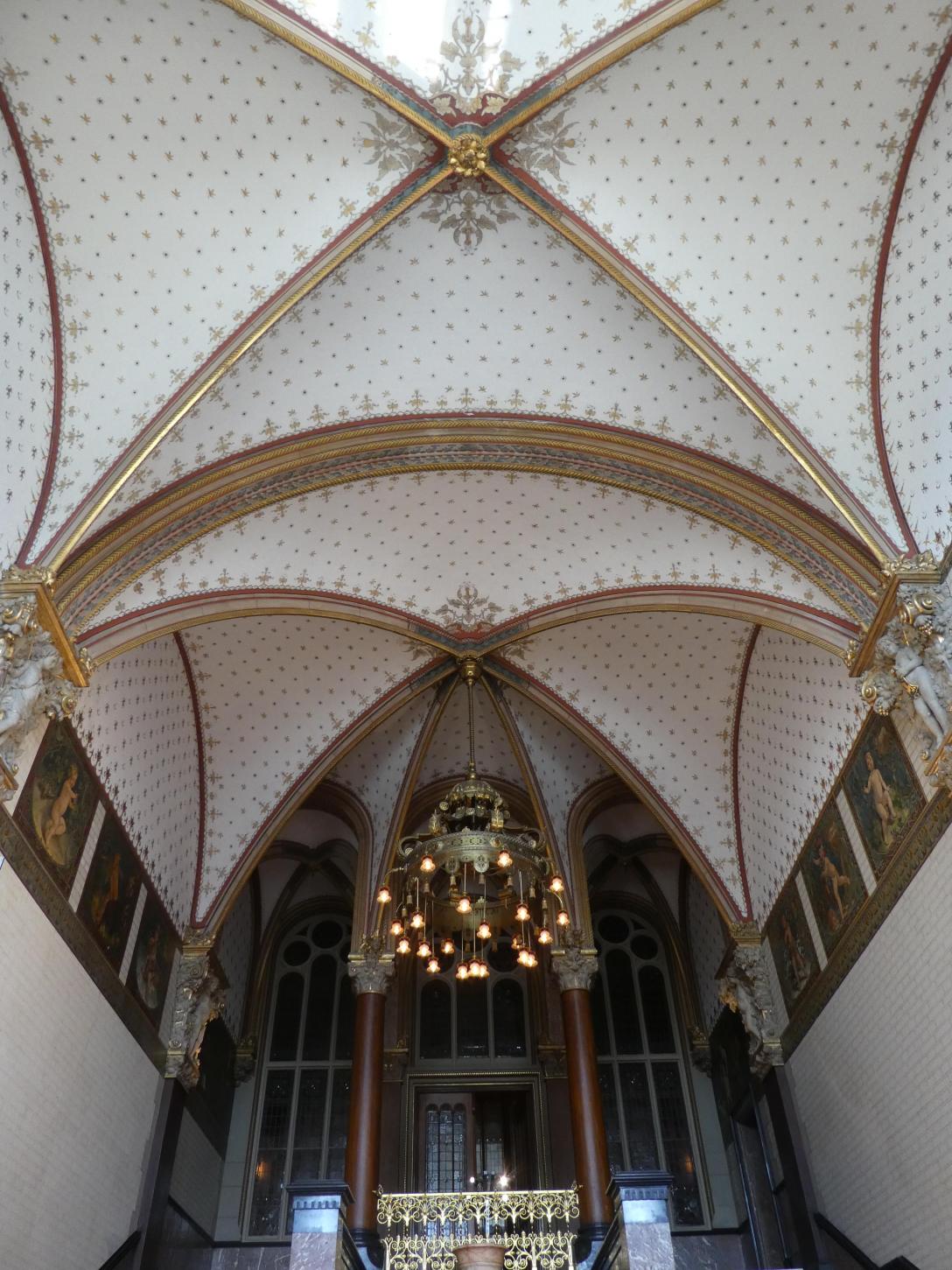Amsterdam Centraal Koninklijk paviljoen trappenhuis met kapitelen