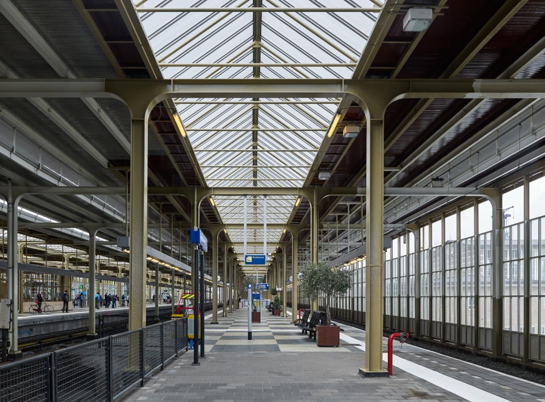 Station Amsterdam Amstel perron. Bron: Winhov. Fotograaf Stefan Muller.