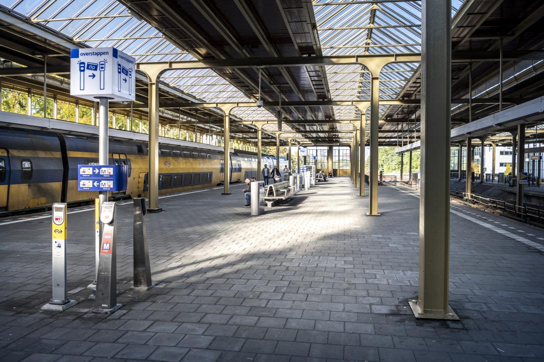 Station Amsterdam Amstel perron 2021. Bron: ProRail