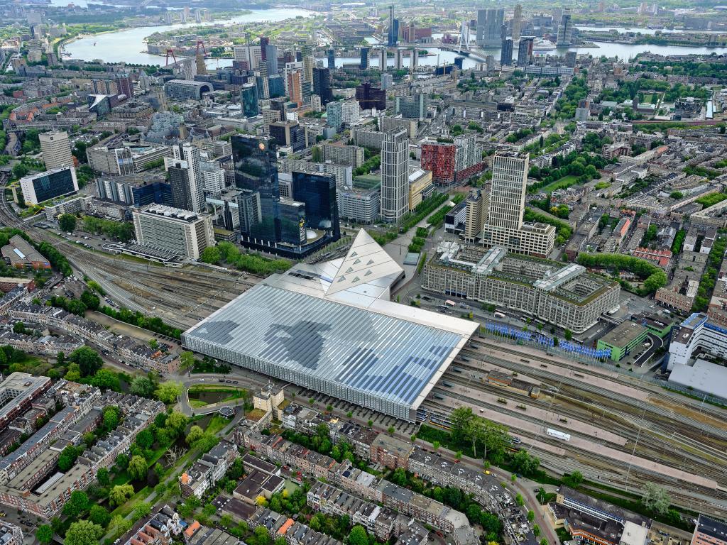 Luchtfoto Rotterdam Centraal Fotograaf: Siebe Swart